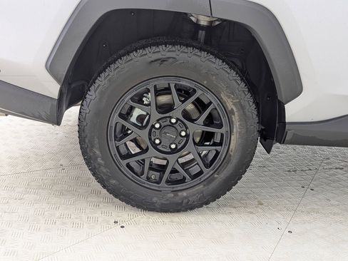 Used 2022 Toyota RAV4 LE image 12