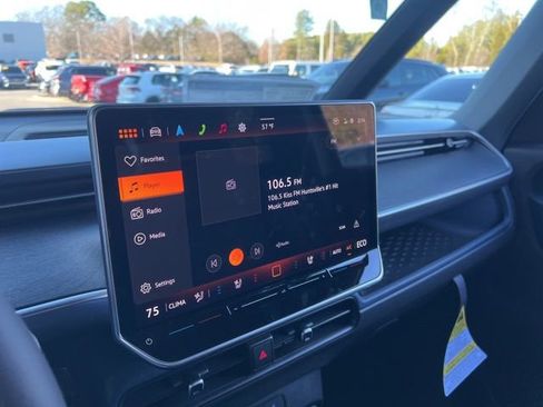 New 2025 Volkswagen ID. Buzz Pro S RWD image 13