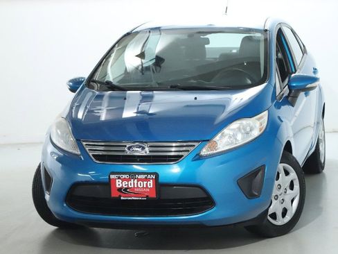 Used 2013 Ford Fiesta SE image 3