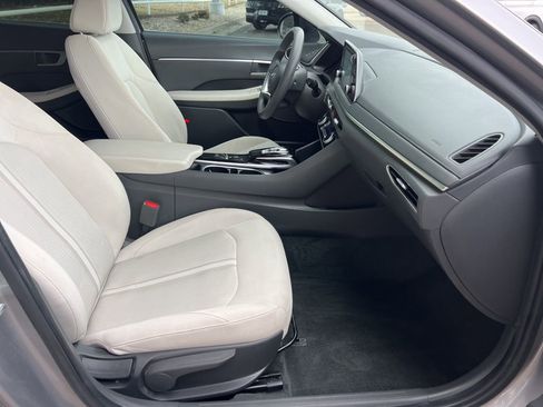 Used 2022 Hyundai Sonata SEL w/ Preferred Accessory Package image 12
