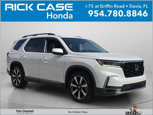 Used 2025 Honda Pilot Touring image 1
