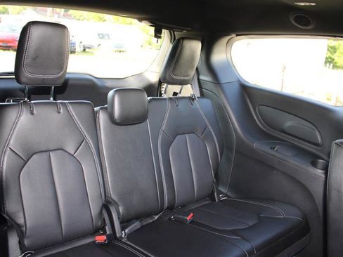 Used 2026 Chrysler Pacifica Select FWD image 14