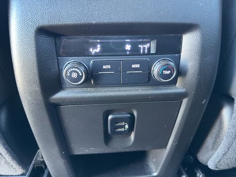 Used 2018 Chevrolet Traverse LT w/ LPO, Black Accent Package image 38