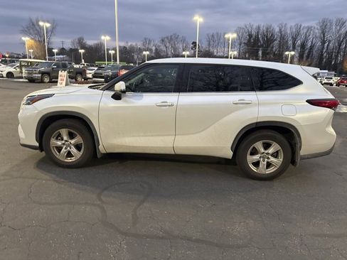 Used 2022 Toyota Highlander L image 4
