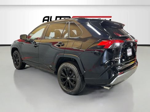 Used 2025 Toyota RAV4 SE w/ Convenience Package AWD/4WD image 5