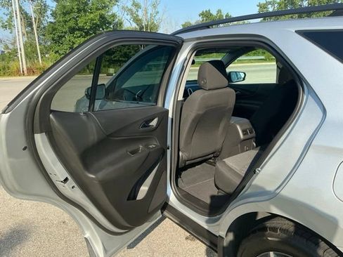 Used 2022 Chevrolet Equinox LT AWD/4WD image 16