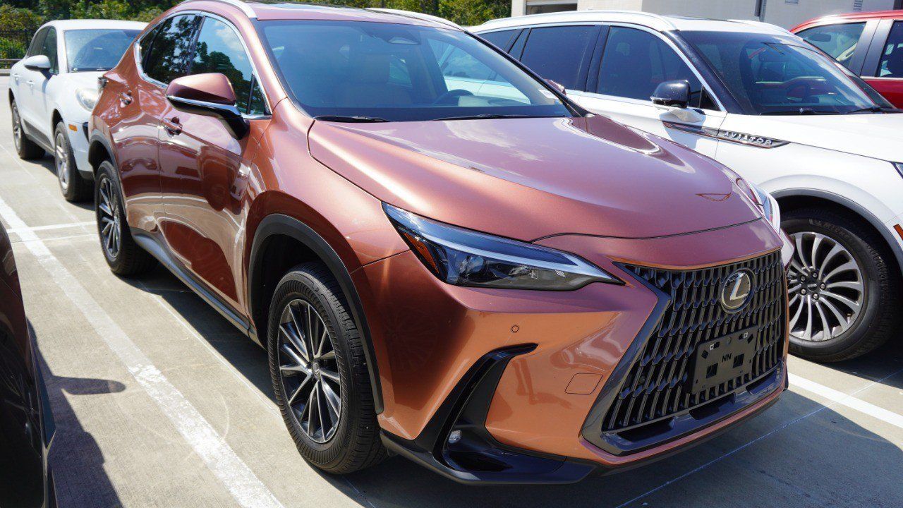 Used 2025 Lexus NX 250 FWD w/ Accessory Package (Z1) image 3