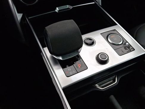 Used 2023 Land Rover Range Rover SE image 16