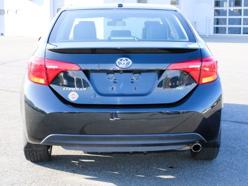 Used 2018 Toyota Corolla SE w/ SE Premium Package FWD image 10
