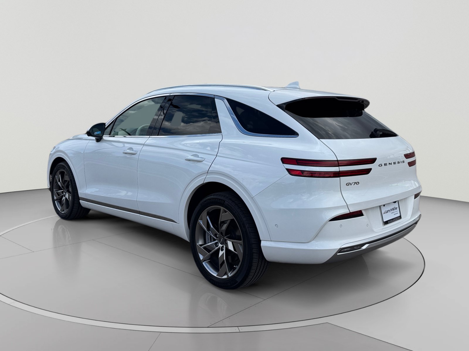 Used 2024 Genesis Electrified GV70 AWD/4WD image 3