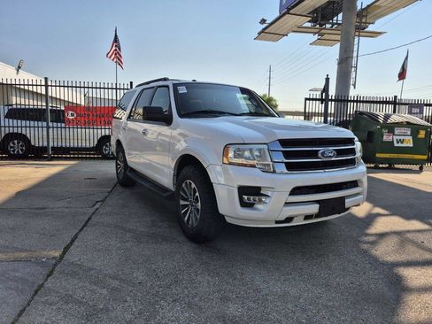 Used 2015 Ford Expedition XLT image 4