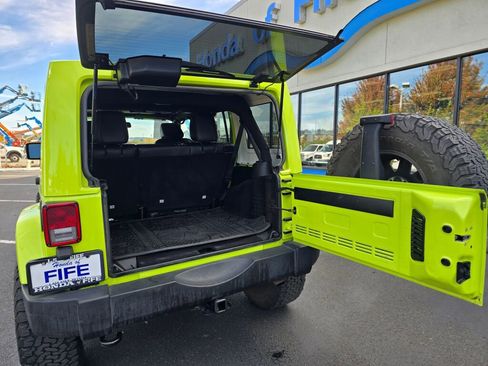 Used 2017 Jeep Wrangler Unlimited Rubicon w/ Max Tow Package image 14