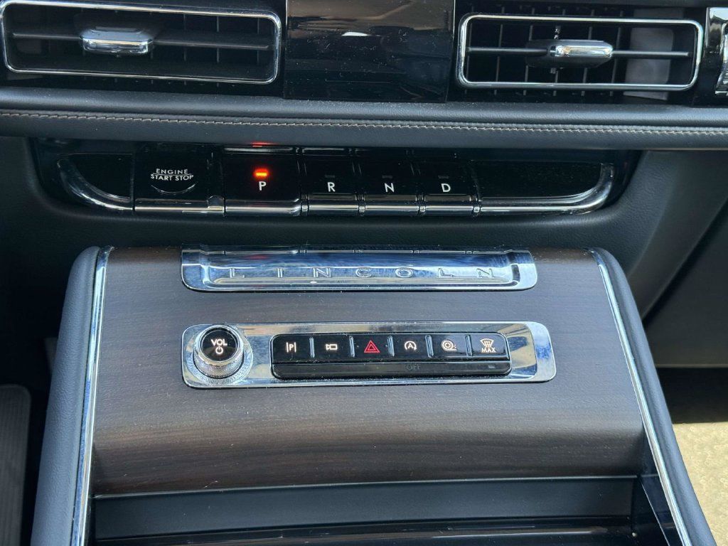 Used 2025 Lincoln Aviator Reserve w/ Luxury Package AWD/4WD image 4