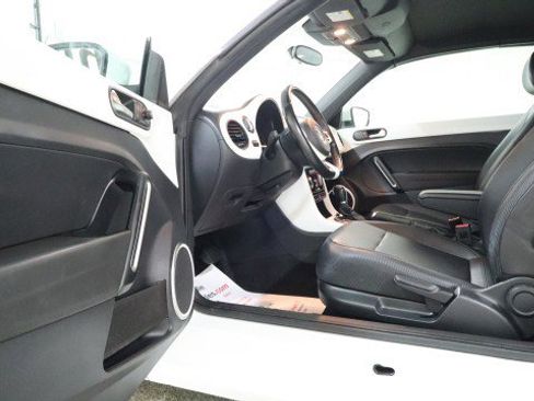 Used 2018 Volkswagen Beetle 2.0T S image 9