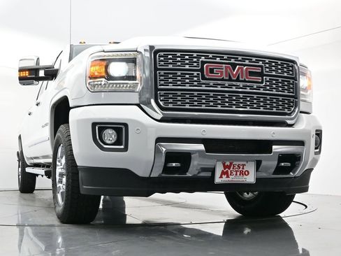 Used 2019 GMC Sierra 3500 Denali w/ Duramax Plus Package AWD/4WD image 27