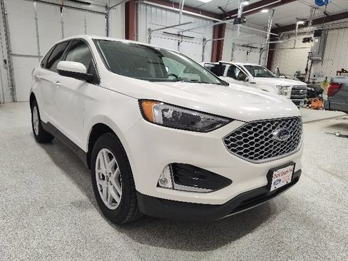 Certified 2024 Ford Edge SEL w/ Convenience Package AWD/4WD image 3