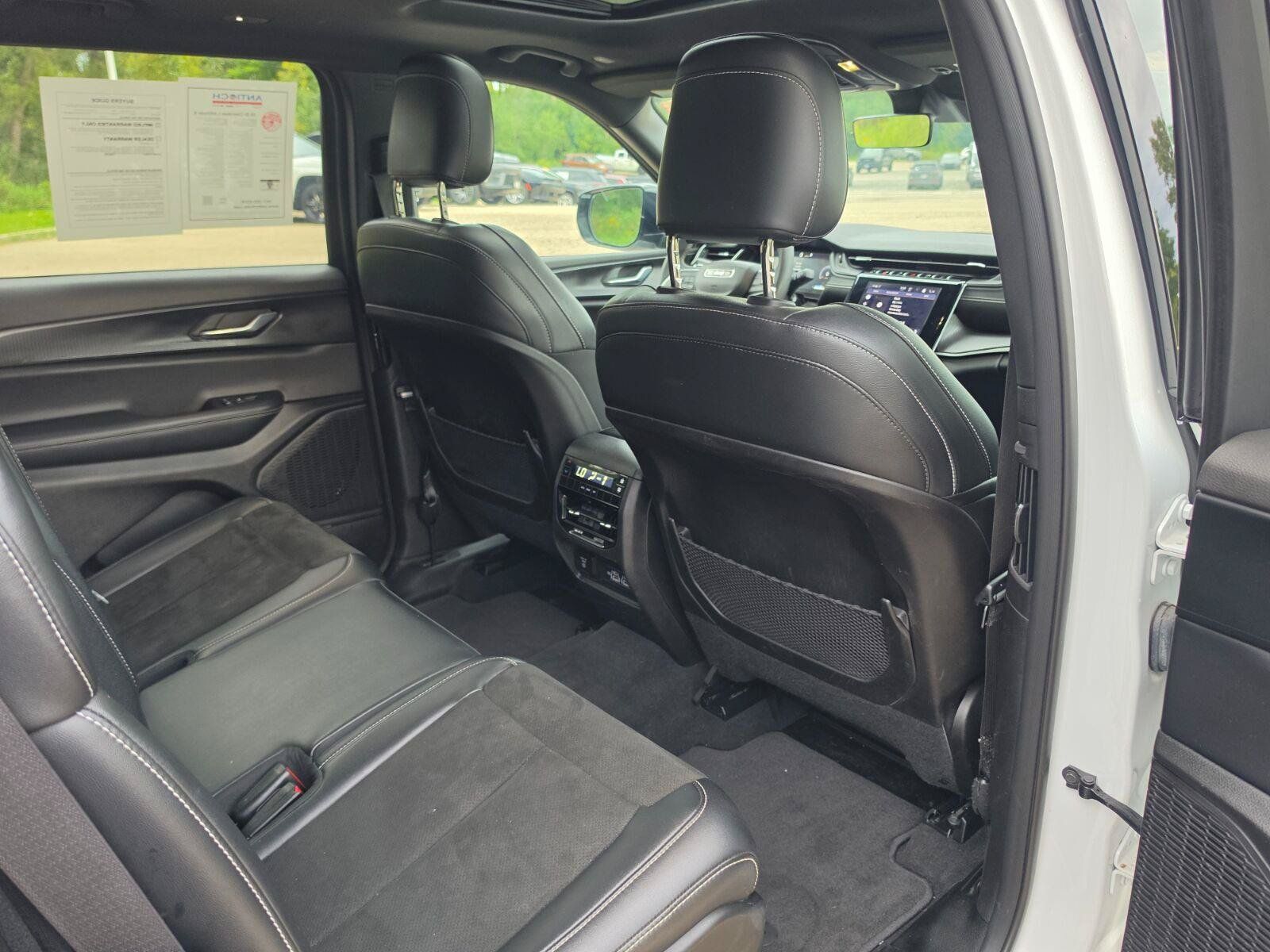 Used 2025 Jeep Grand Cherokee L Altitude AWD/4WD image 17