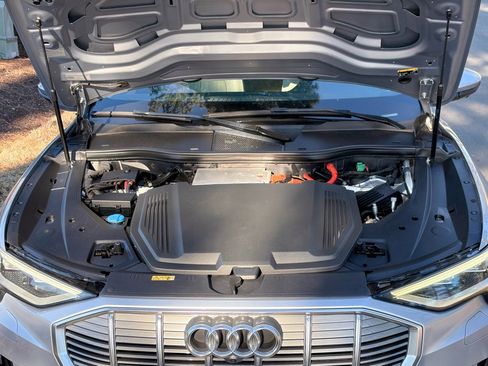 Used 2019 Audi e-tron Premium Plus image 27