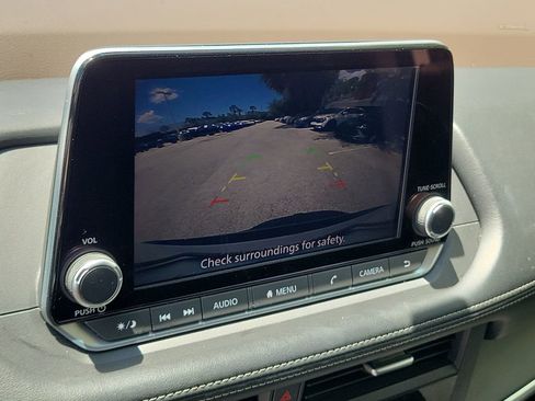 Used 2023 Nissan Rogue S FWD image 27