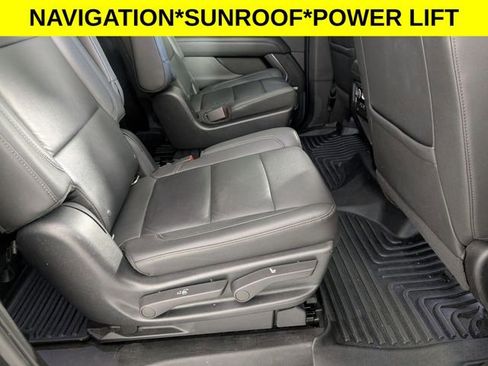 Used 2022 Chevrolet Suburban Z71 w/ Luxury Package AWD/4WD image 33