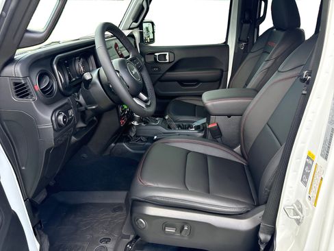 New 2025 Jeep Wrangler Unlimited Rubicon w/ Technology Group image 9