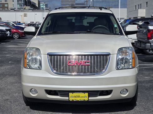 Used 2013 GMC Yukon XL SLT RWD image 2