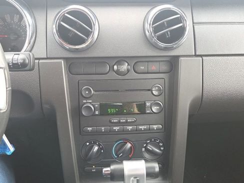 Used 2006 Ford Mustang GT image 28
