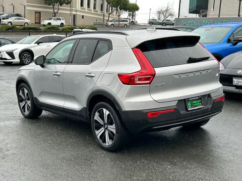 Used 2023 Volvo XC40 Recharge Plus image 7