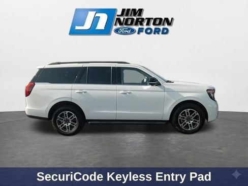 Used 2025 Ford Expedition Active AWD/4WD image 12