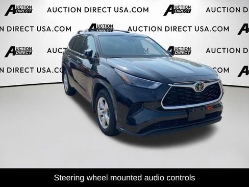 Used 2022 Toyota Highlander L AWD/4WD image 3