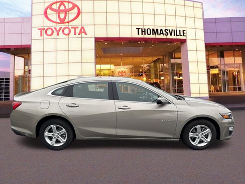 Used 2024 Chevrolet Malibu LT image 4