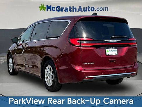 Used 2023 Chrysler Pacifica Touring-L FWD image 5