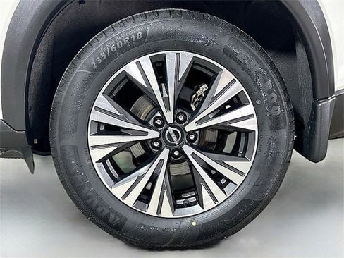 Used 2023 Nissan Rogue SV image 28