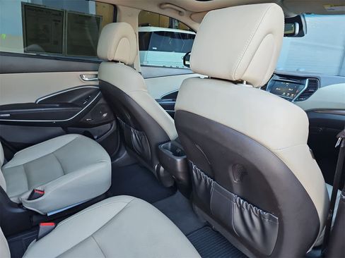Used 2017 Hyundai Santa Fe Limited image 16