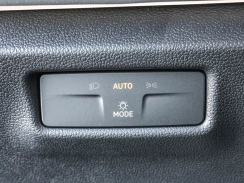 New 2026 Volkswagen Tiguan SE image 24