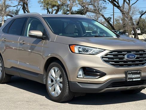 Used 2020 Ford Edge Titanium image 3
