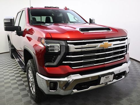 Used 2025 Chevrolet Silverado 3500 LTZ w/ LTZ Premium Package image 9
