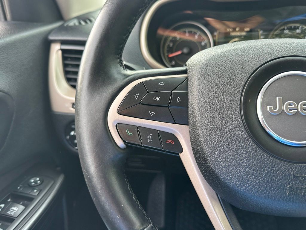 Used 2014 Jeep Cherokee Latitude w/ Cold Weather Group AWD/4WD image 25
