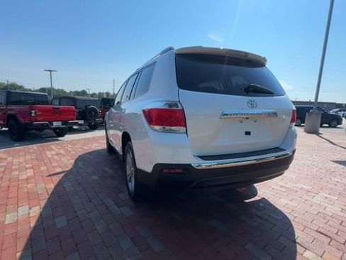 Used 2012 Toyota Highlander Limited w/ Tow Pkg FWD image 9