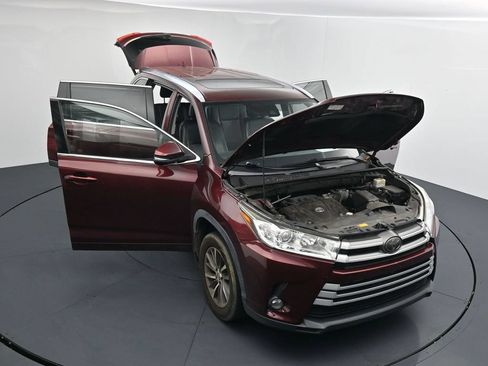 Used 2018 Toyota Highlander XLE AWD/4WD image 25