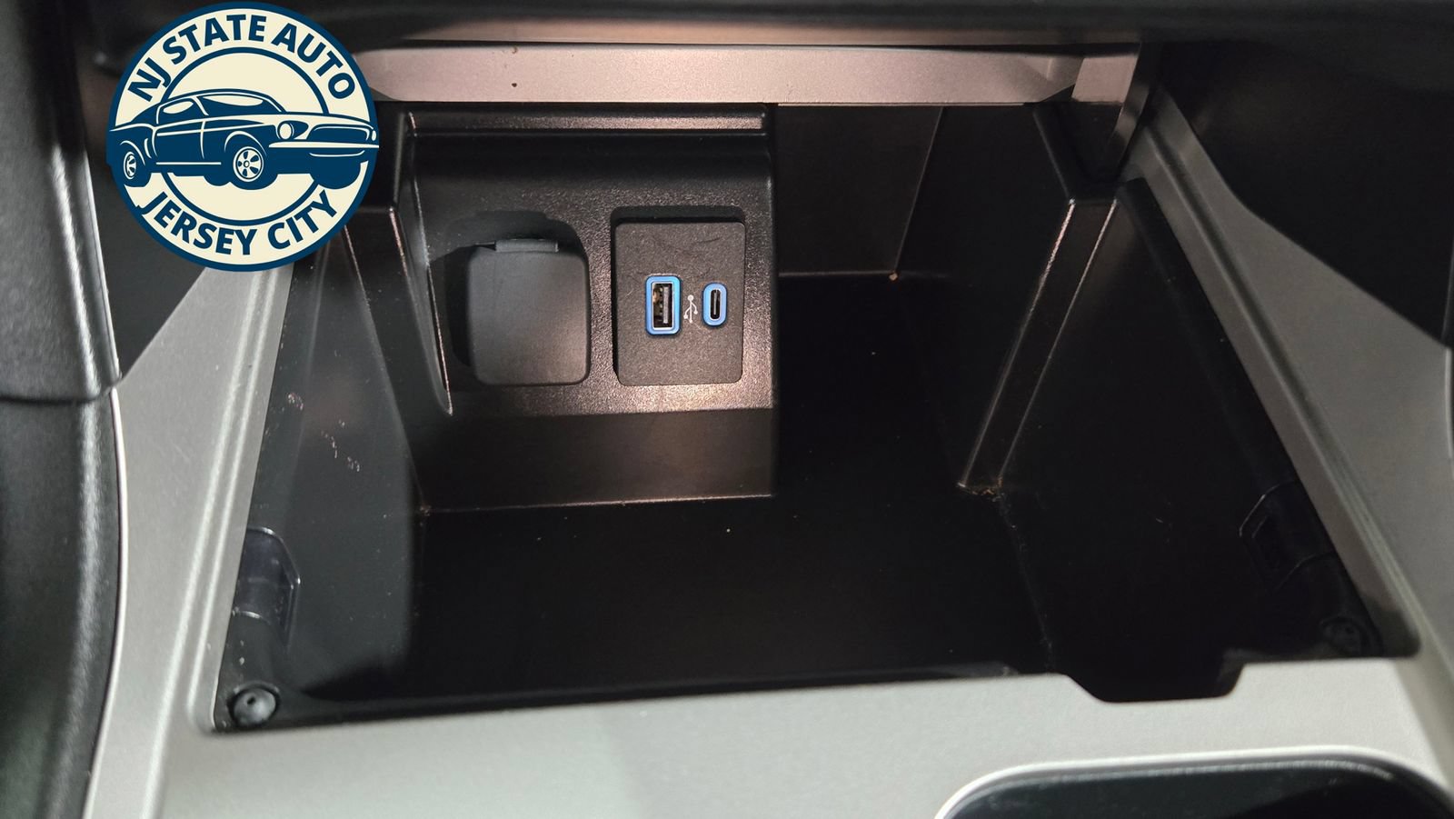 Used 2022 Ford Explorer XLT AWD/4WD image 21