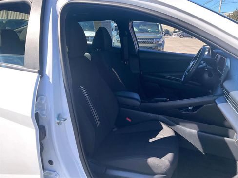 Certified 2025 Hyundai Elantra Sport image 22