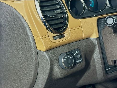 Used 2017 Buick Enclave Leather image 10