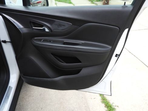 Used 2021 Buick Encore Preferred AWD/4WD image 36