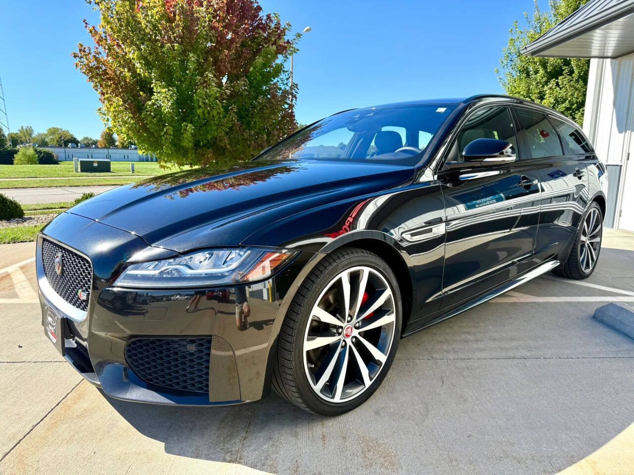 Used 2018 Jaguar XF S AWD/4WD image 4