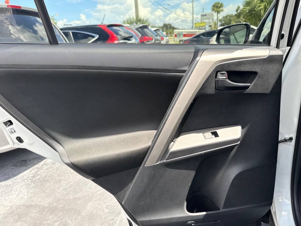 Used 2017 Toyota RAV4 LE w/ Carpet Mat Package AWD/4WD image 21