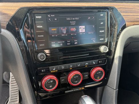 Used 2022 Volkswagen Passat 2.0T image 18