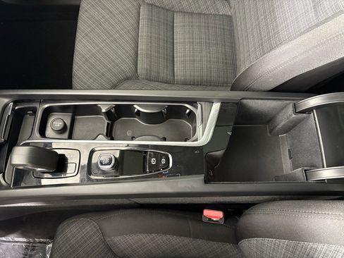 Used 2023 Volvo XC60 B5 Core image 31