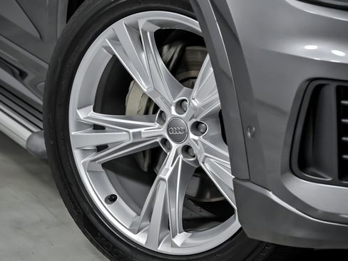 Used 2019 Audi Q8 Premium Plus w/ Premium Plus image 4