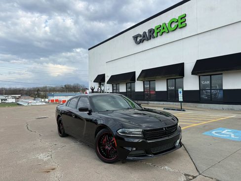 Used 2020 Dodge Charger SXT w/ Blacktop Package image 1